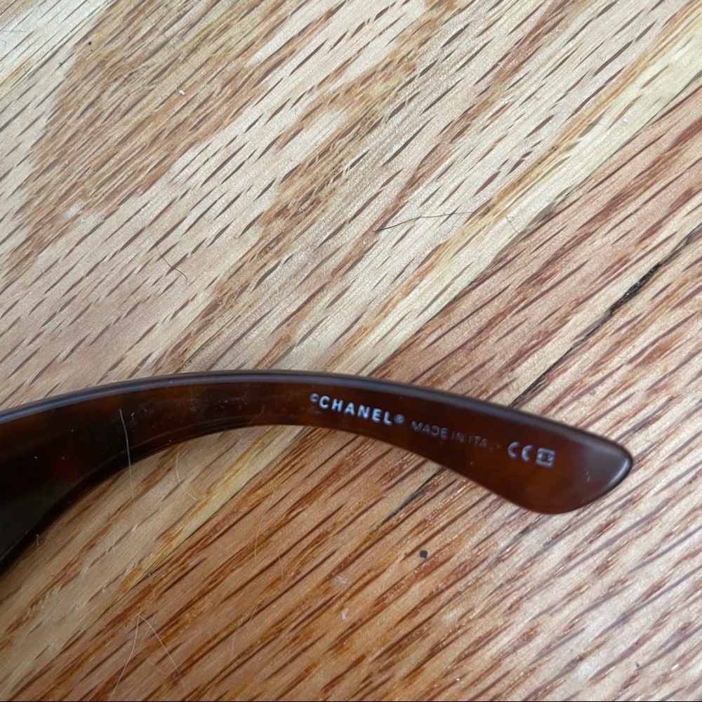 CHANEL | Tortoise Sunglasses - Picture 7 of 8